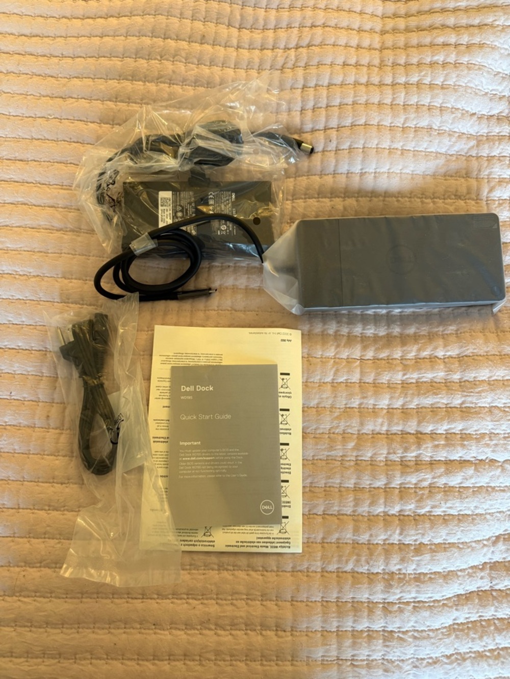 New Dell Docking Station with Cables WD19 130w